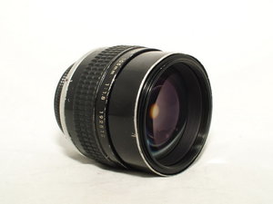 Nikon Nikkor 105mm f1.8 AIS-3851
